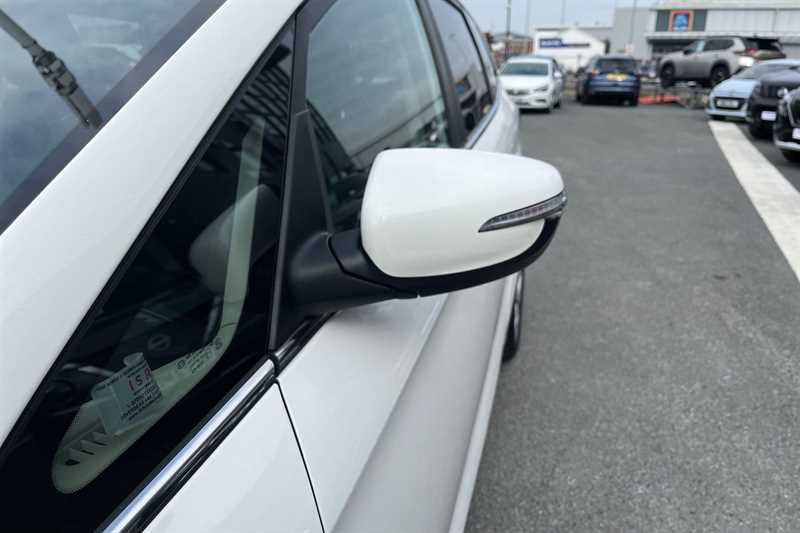 Used Kia Carens 2017 for sale - 76155286: Photo 42