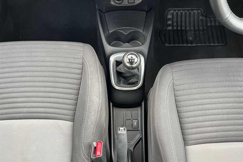 Used Toyota Yaris 2018 for sale - 76434873: Photo 17