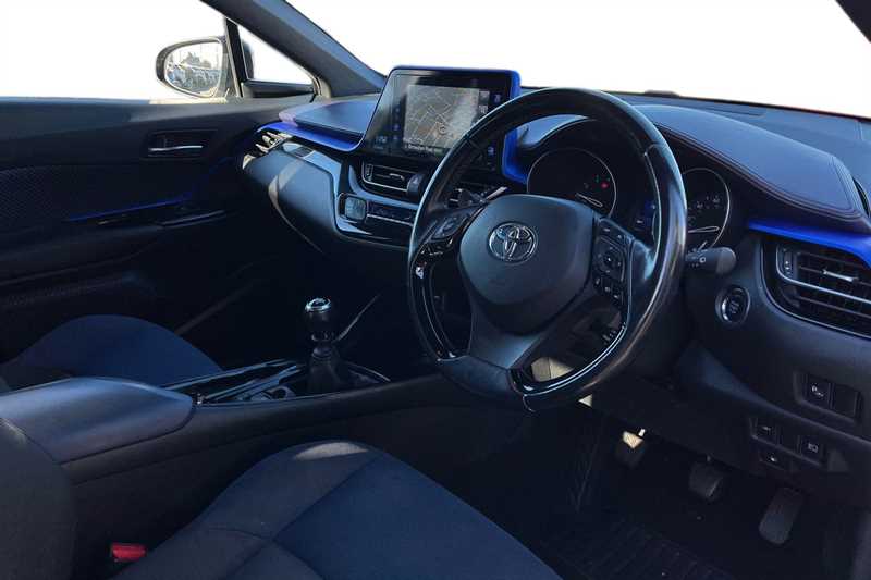 Used Toyota C-HR 2017 for sale - 76668369: Photo 8