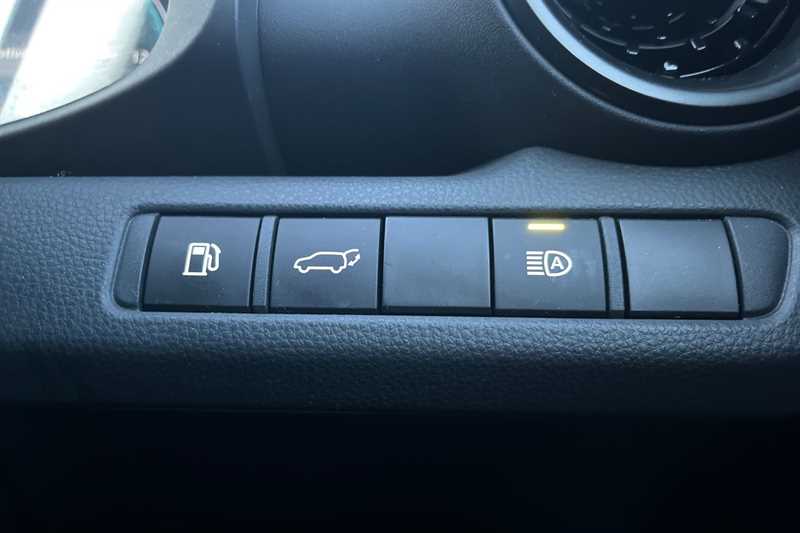 Used Toyota C-HR 2024 for sale - 77134095: Photo 24