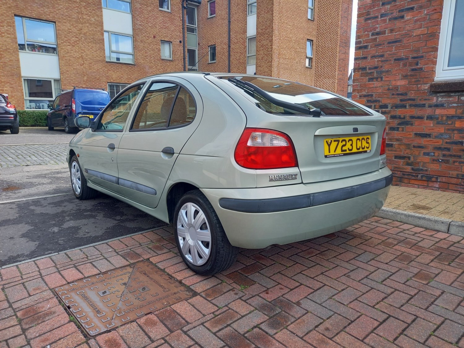 Renault Megane 2001 (Y) - 1.6 16V Expression + 5dr - Image 2