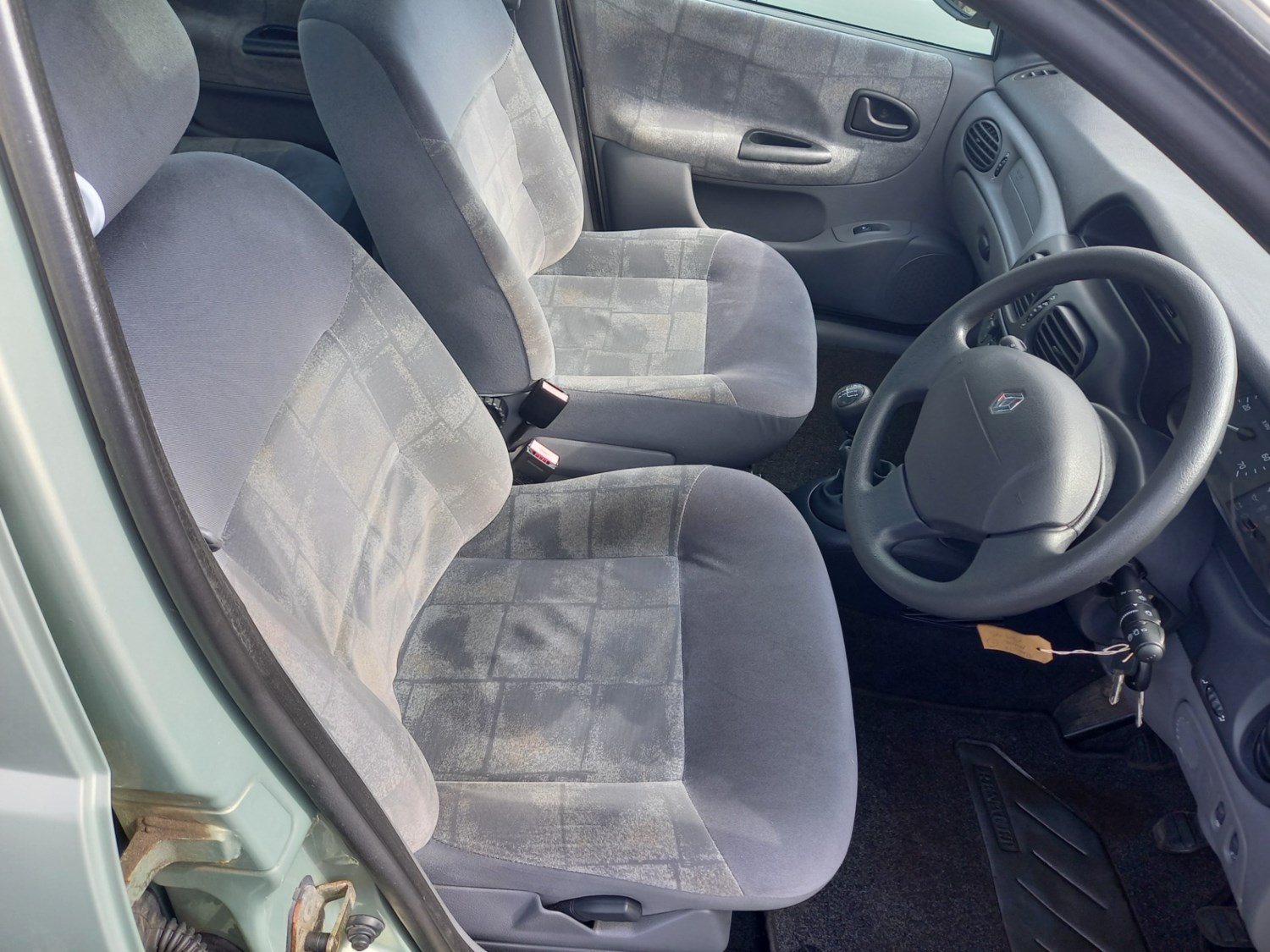 Renault Megane 2001 (Y) - 1.6 16V Expression + 5dr - Image 4