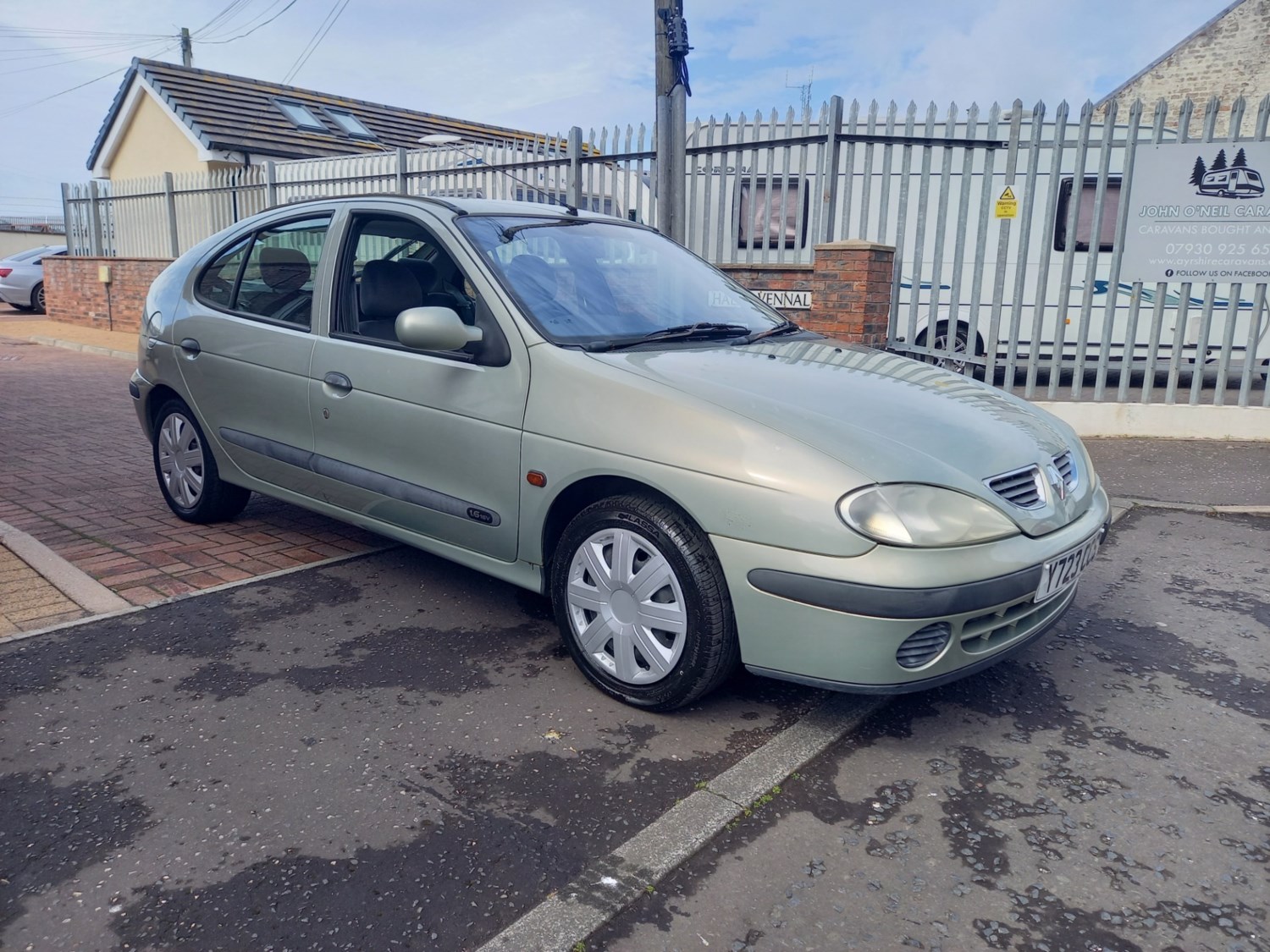 Renault Megane 2001 (Y) - 1.6 16V Expression + 5dr - Image 6