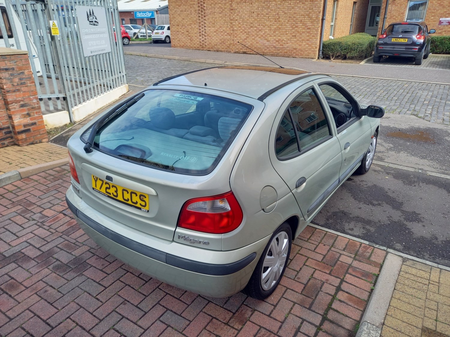 Renault Megane 2001 (Y) - 1.6 16V Expression + 5dr - Image 7