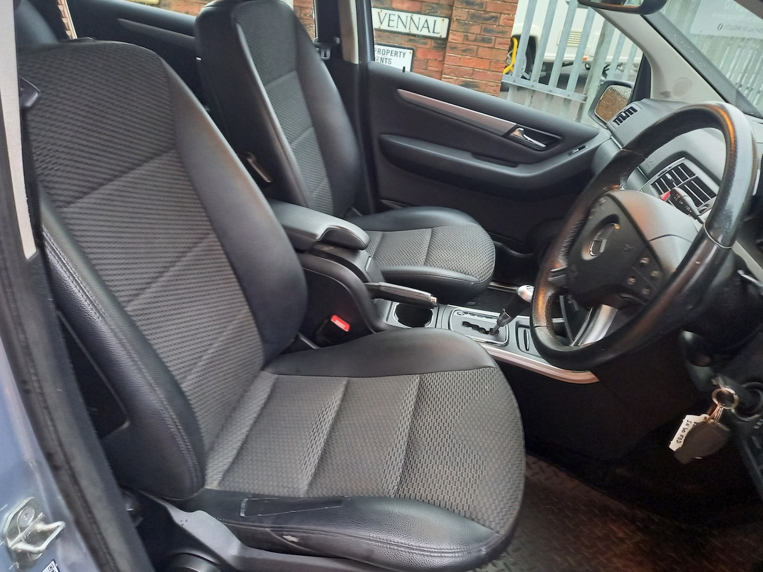 Used Mercedes-Benz B Class 2011 for sale - 76450411: Photo 4