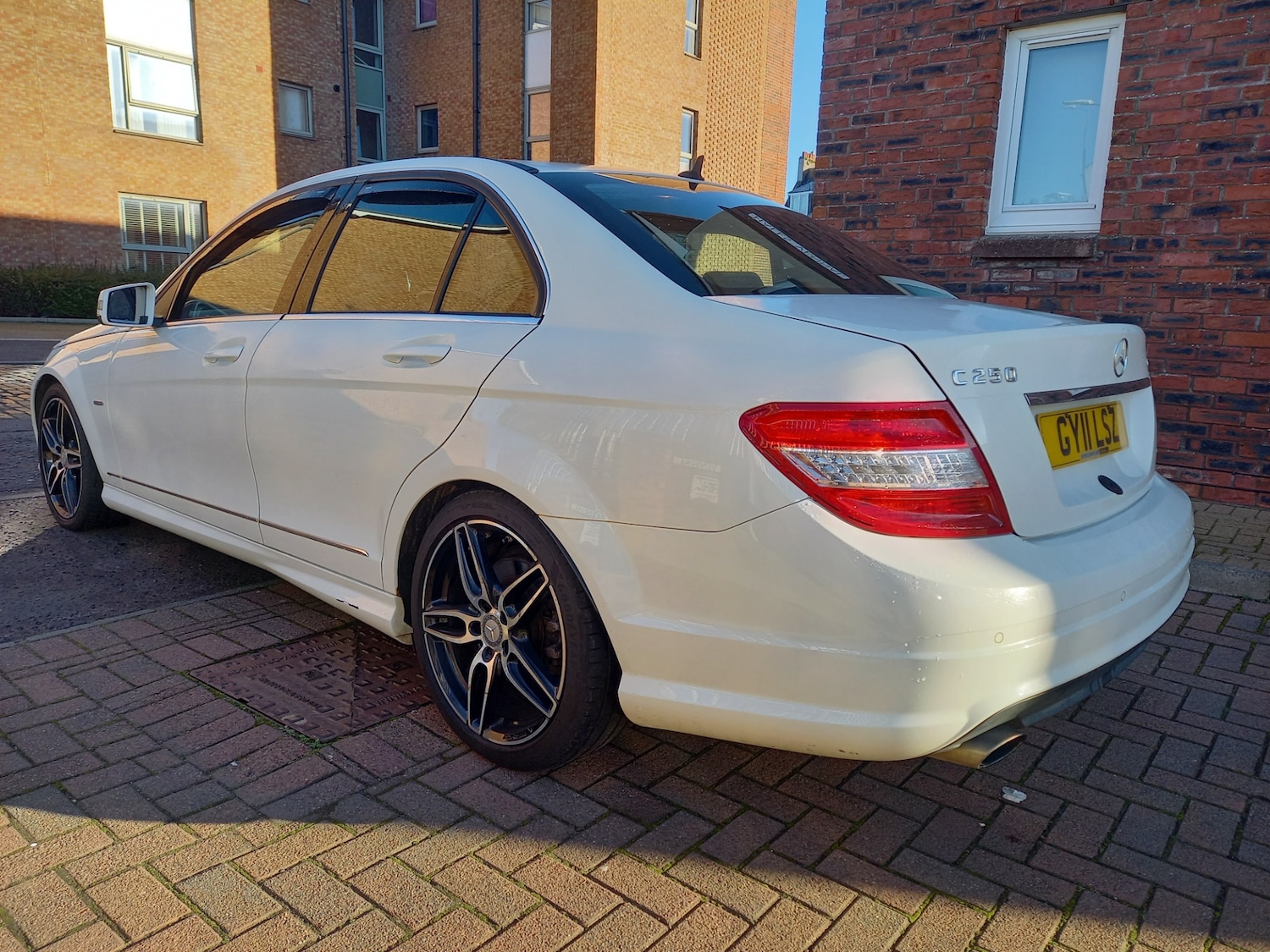 Used Mercedes-Benz C Class 2011 for sale - 76693160: Photo 2