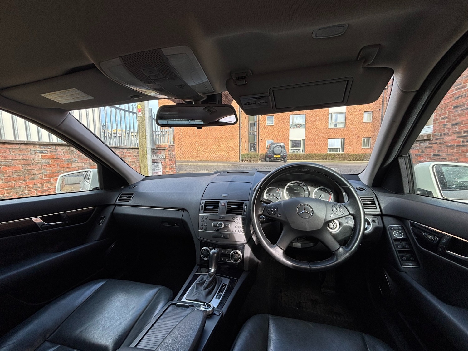 Used Mercedes-Benz C Class 2010 for sale - 77688250: Photo 3