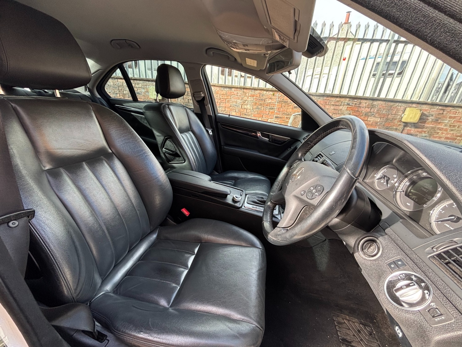 Used Mercedes-Benz C Class 2010 for sale - 77688250: Photo 4