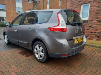 Used Renault Grand Scenic 2009 for sale - 76762473: Photo