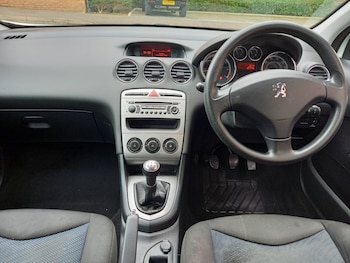 Used Peugeot 308 2011 for sale - 76461311: Photo