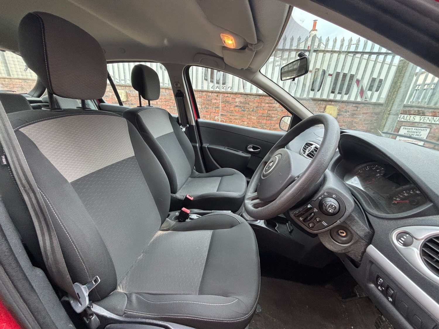 Used Renault Clio 2009 for sale - 77220830: Photo 4