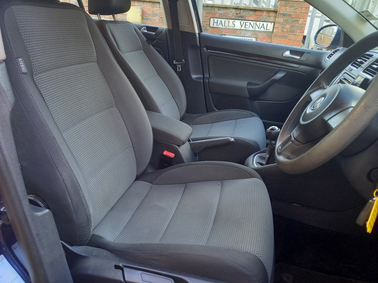 Used Volkswagen Golf 2011 for sale - 76505283: Photo 4