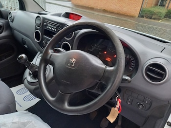 Used Peugeot Partner 2015 for sale - 76879076: Photo