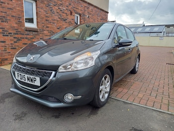 Peugeot - 208