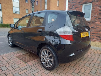 Used Honda Jazz 2010 for sale - 76231820: Photo 2