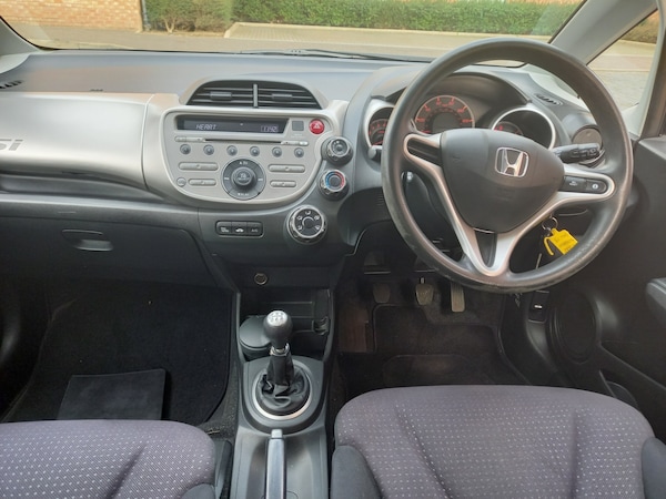 Used Honda Jazz 2010 for sale - 76231820: Photo 3