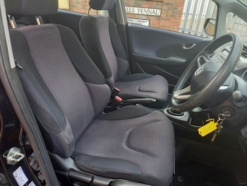 Used Honda Jazz 2010 for sale - 76231820: Photo 4