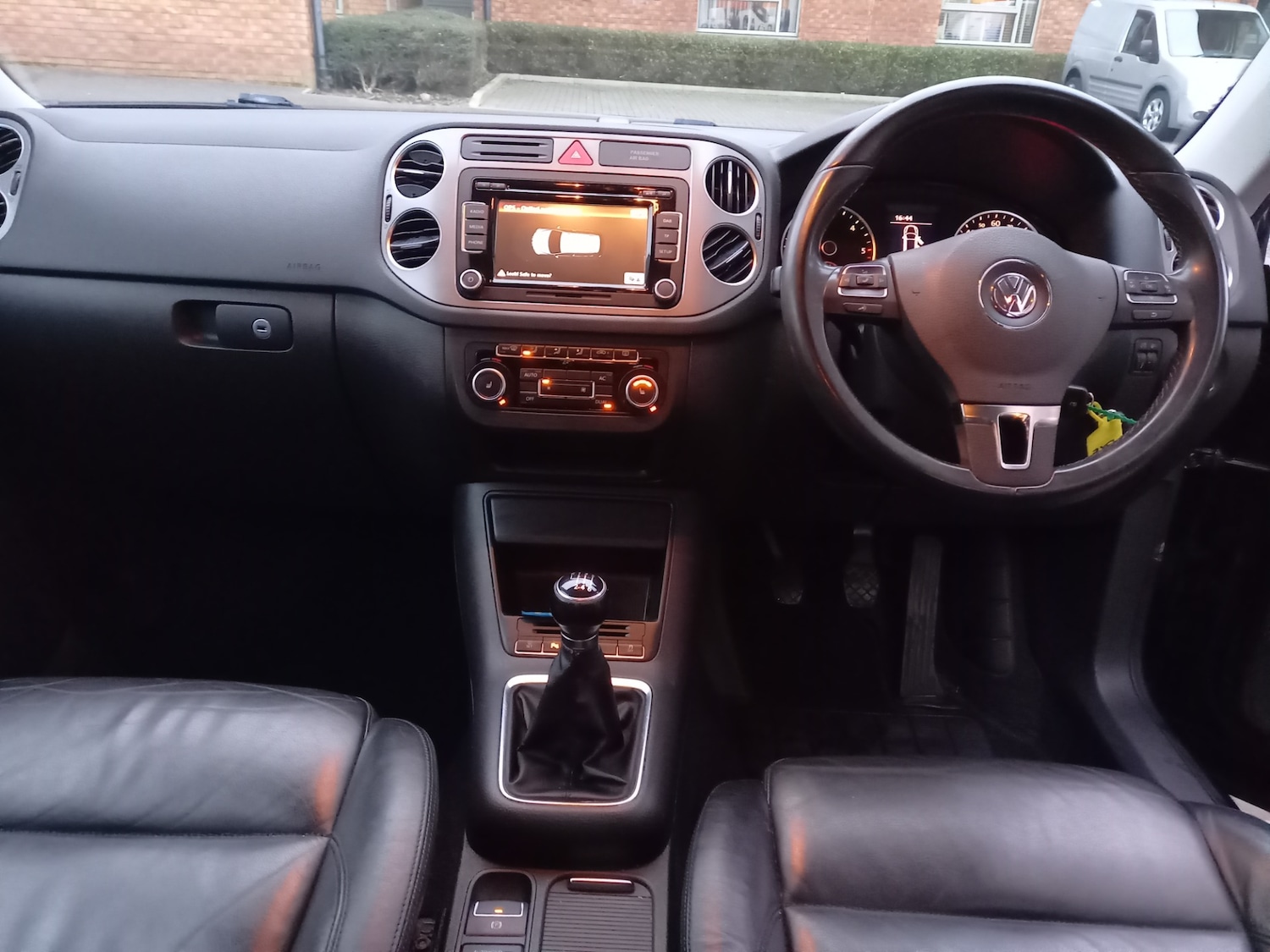 Used Volkswagen Tiguan 2011 for sale - 77461047: Photo 3