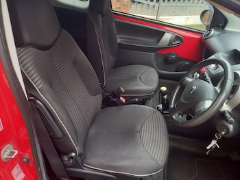 Used Peugeot 107 2012 for sale - 77650108: Photo