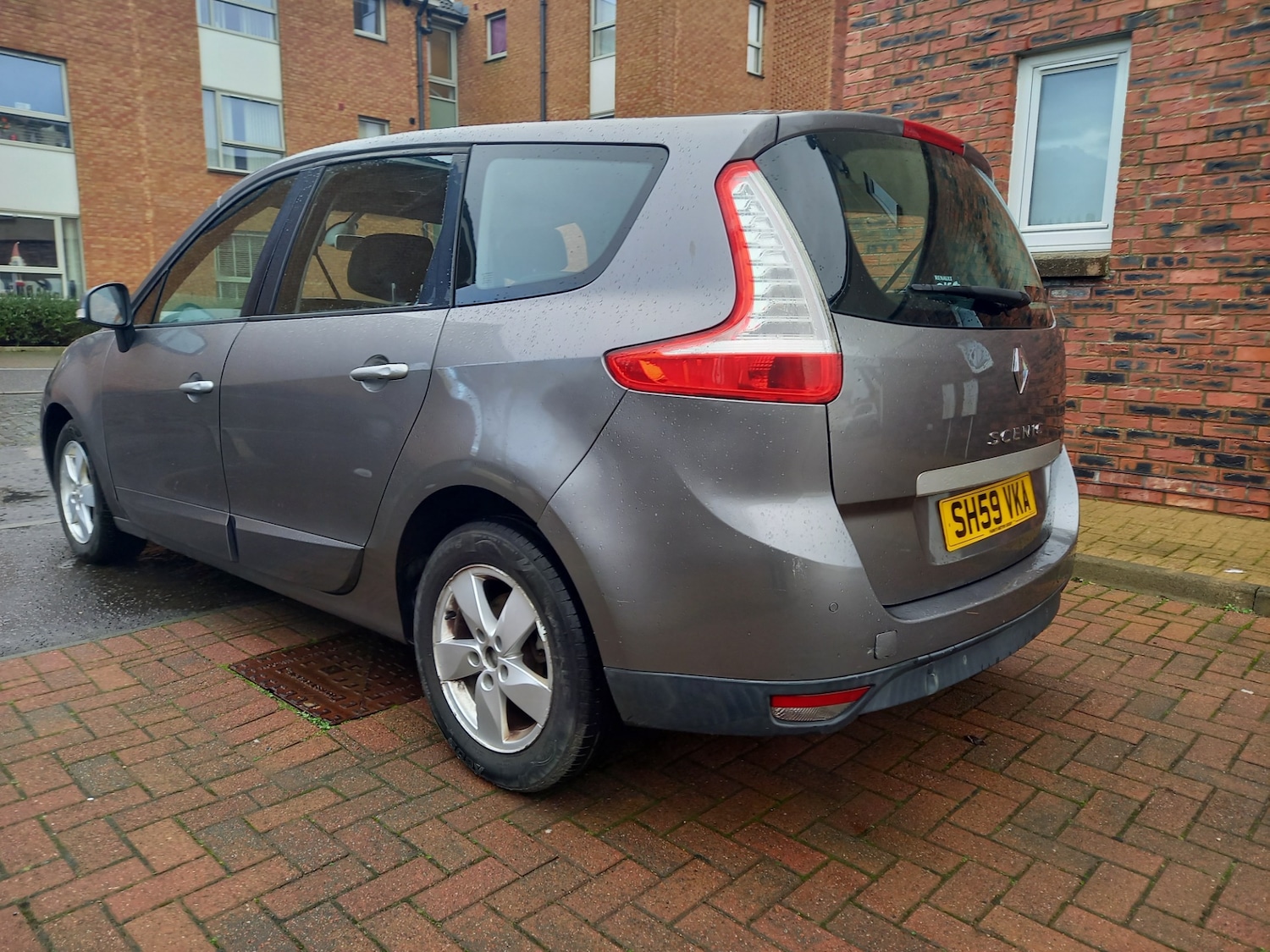 Used Renault Grand Scenic 2009 for sale - 77135757: Photo 2