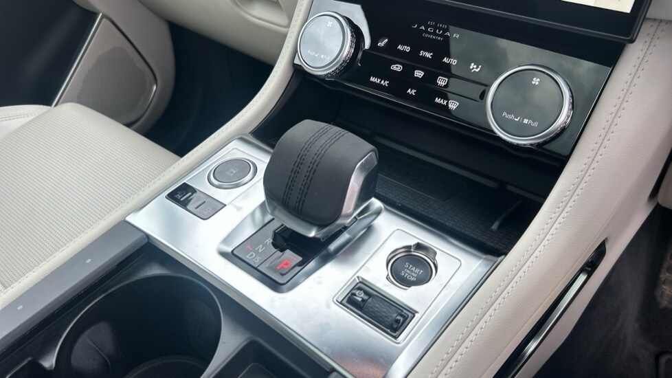 Used Jaguar F-Pace 2023 for sale - 76361833: Photo 13