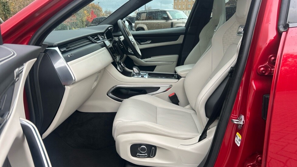 Used Jaguar F-Pace 2023 for sale - 76361833: Photo 3