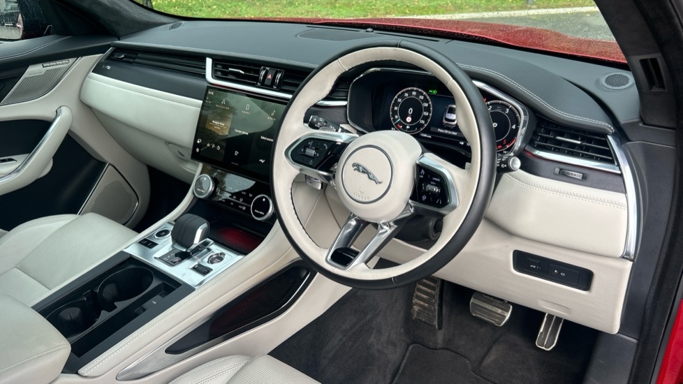 Used Jaguar F-Pace 2023 for sale - 76361833: Photo 32