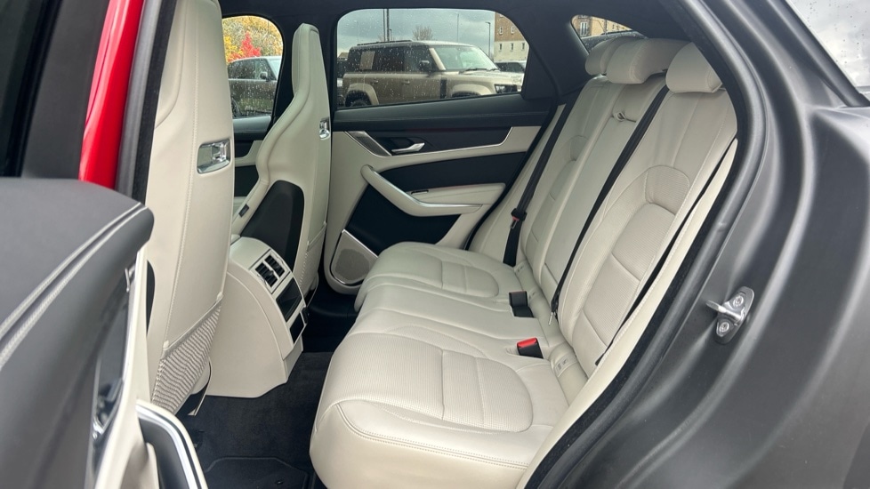 Used Jaguar F-Pace 2023 for sale - 76361833: Photo 4