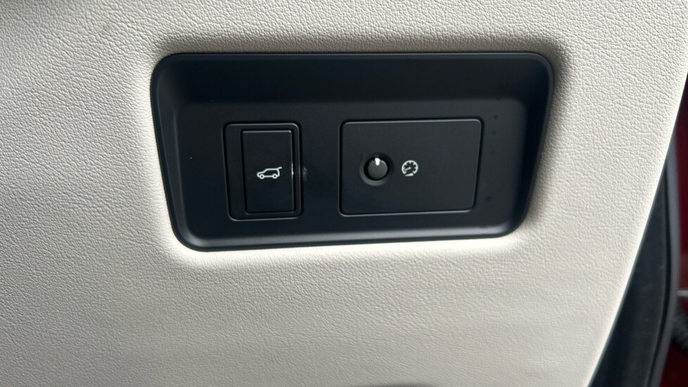 Used Jaguar F-Pace 2023 for sale - 76361833: Photo 40