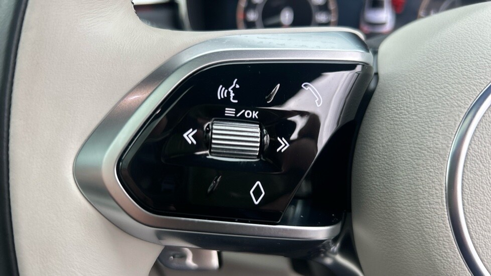 Used Jaguar F-Pace 2023 for sale - 76361833: Photo 45