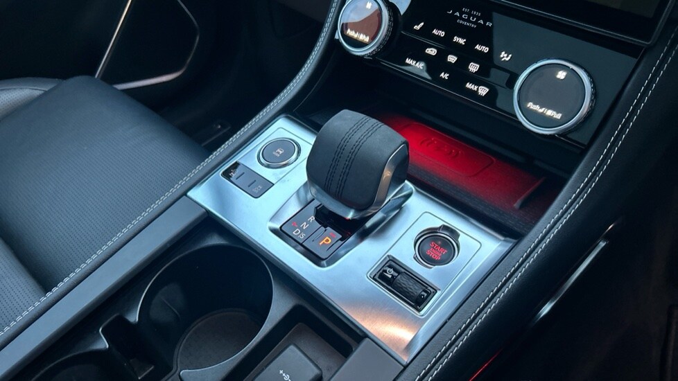 Used Jaguar F-Pace 2023 for sale - 76297287: Photo 13