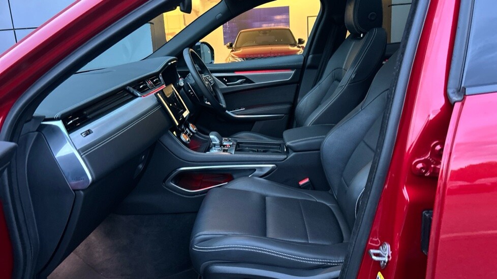 Used Jaguar F-Pace 2023 for sale - 76297287: Photo 3