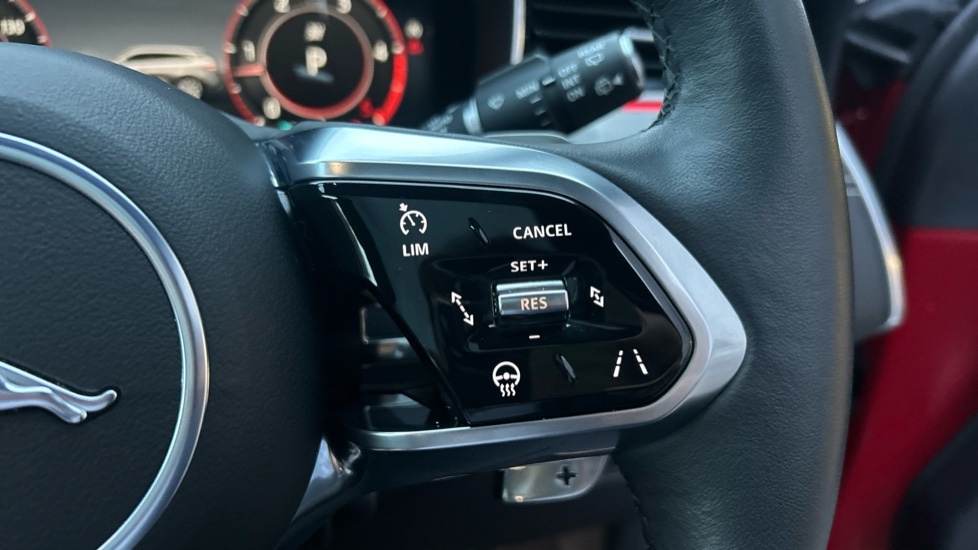 Used Jaguar F-Pace 2023 for sale - 76297287: Photo 35