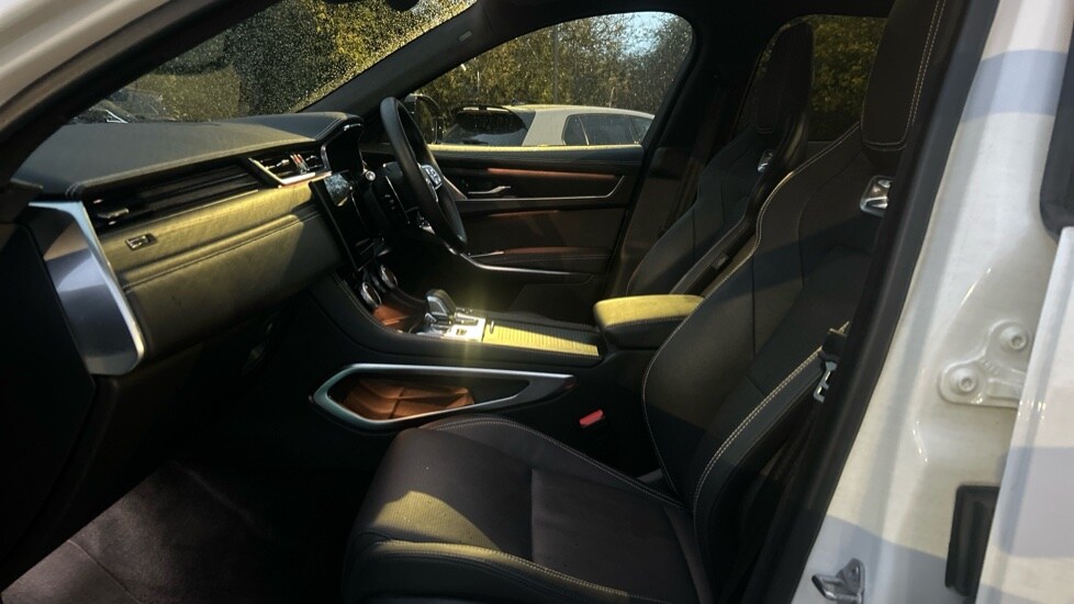 Used Jaguar F-Pace 2024 for sale - 76361992: Photo 3