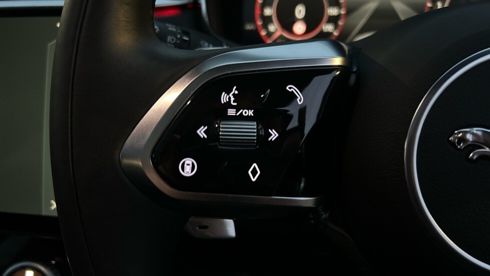 Used Jaguar F-Pace 2024 for sale - 76361992: Photo 39