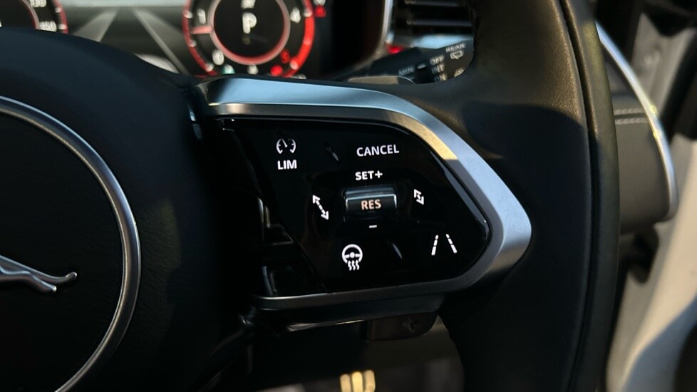 Used Jaguar F-Pace 2024 for sale - 76361992: Photo 40