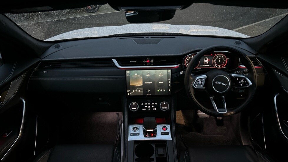 Used Jaguar F-Pace 2024 for sale - 76361992: Photo 9