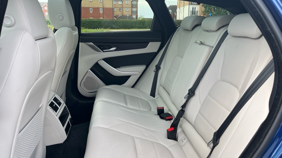 Used Jaguar XF 2025 for sale - 76540074: Photo 4