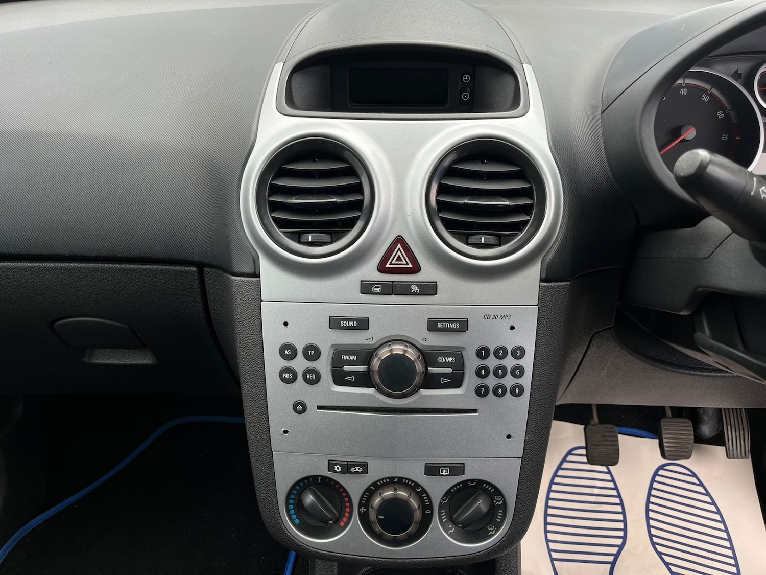 Used Vauxhall Corsa 2009 for sale - 78218999: Photo 11