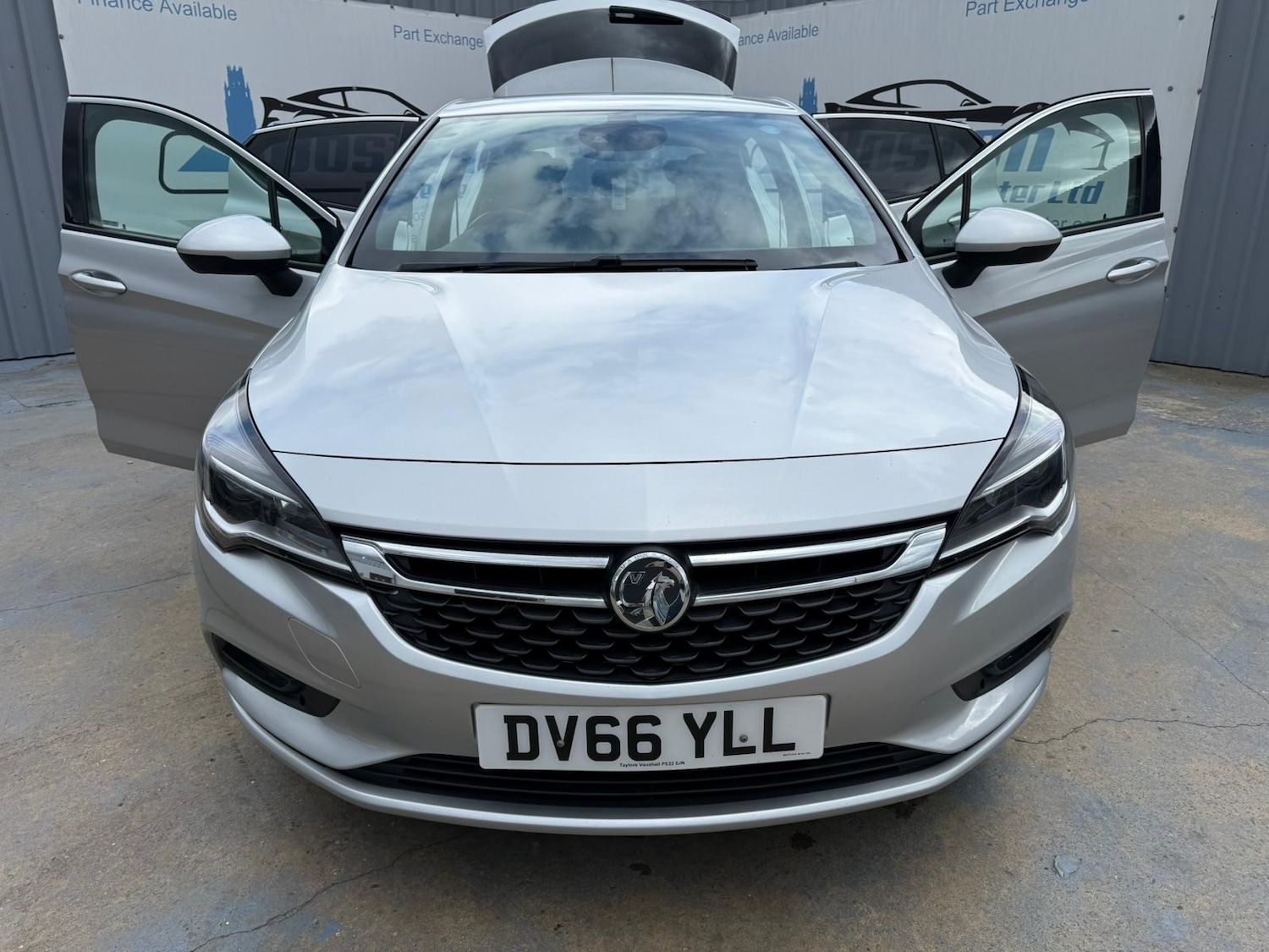 Used Vauxhall Astra 2016 for sale - 76757179: Photo 3