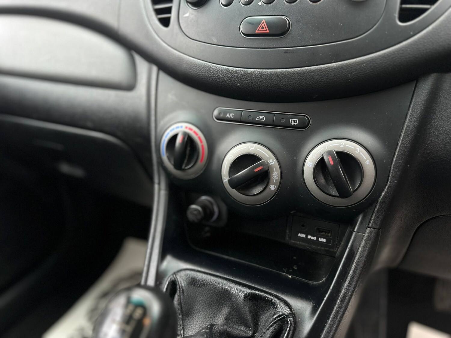 Used Hyundai i10 2012 for sale - 77888329: Photo 11