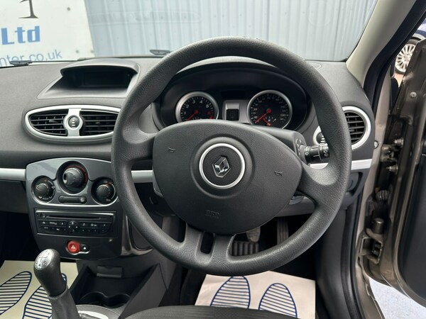 Used Renault Clio 2011 for sale - 69360601: Photo 12