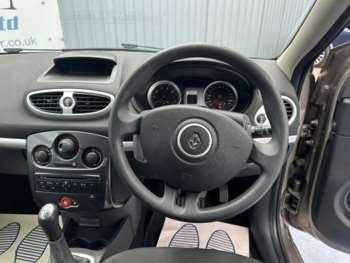 Used Renault Clio 2011 for sale - 69360601: Photo