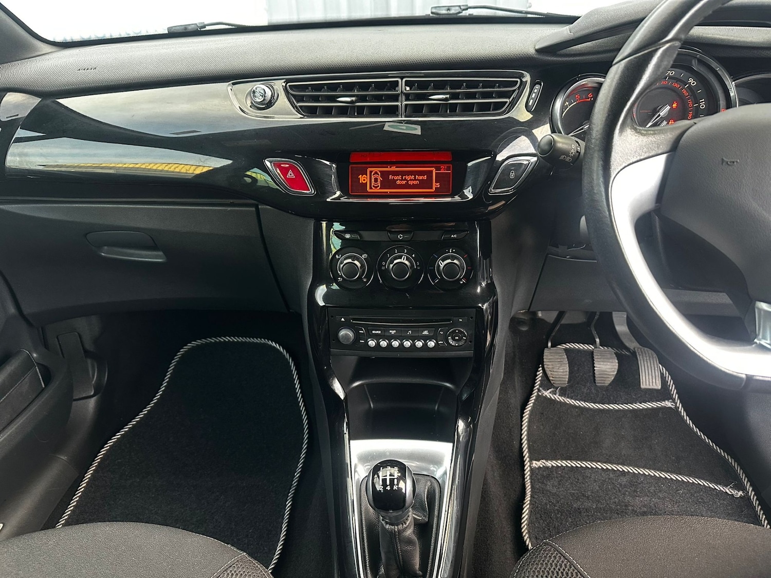 Used Citroen DS3 2014 for sale - 76588485: Photo 14