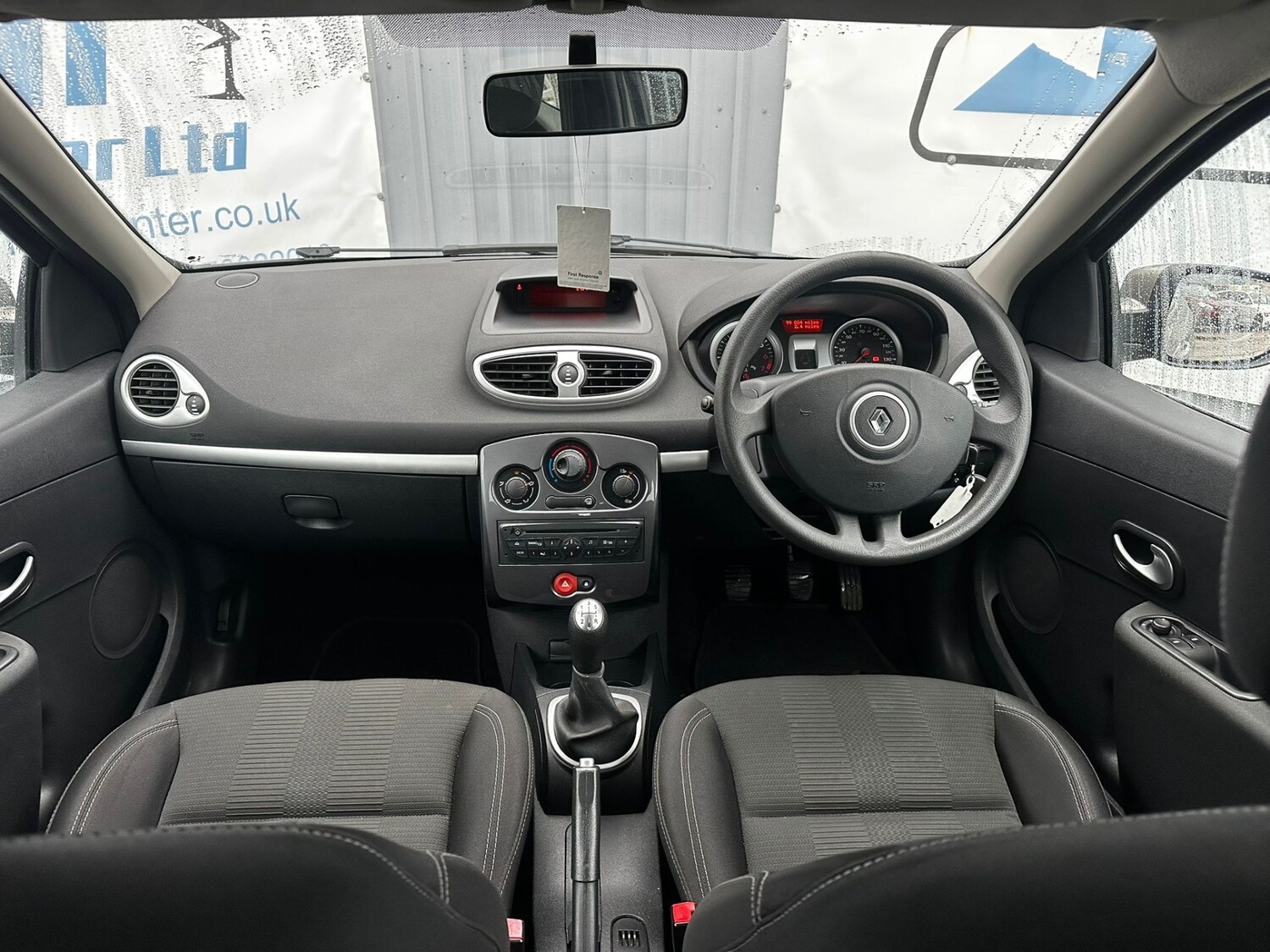 Used Renault Clio 2011 for sale - 76588372: Photo 11