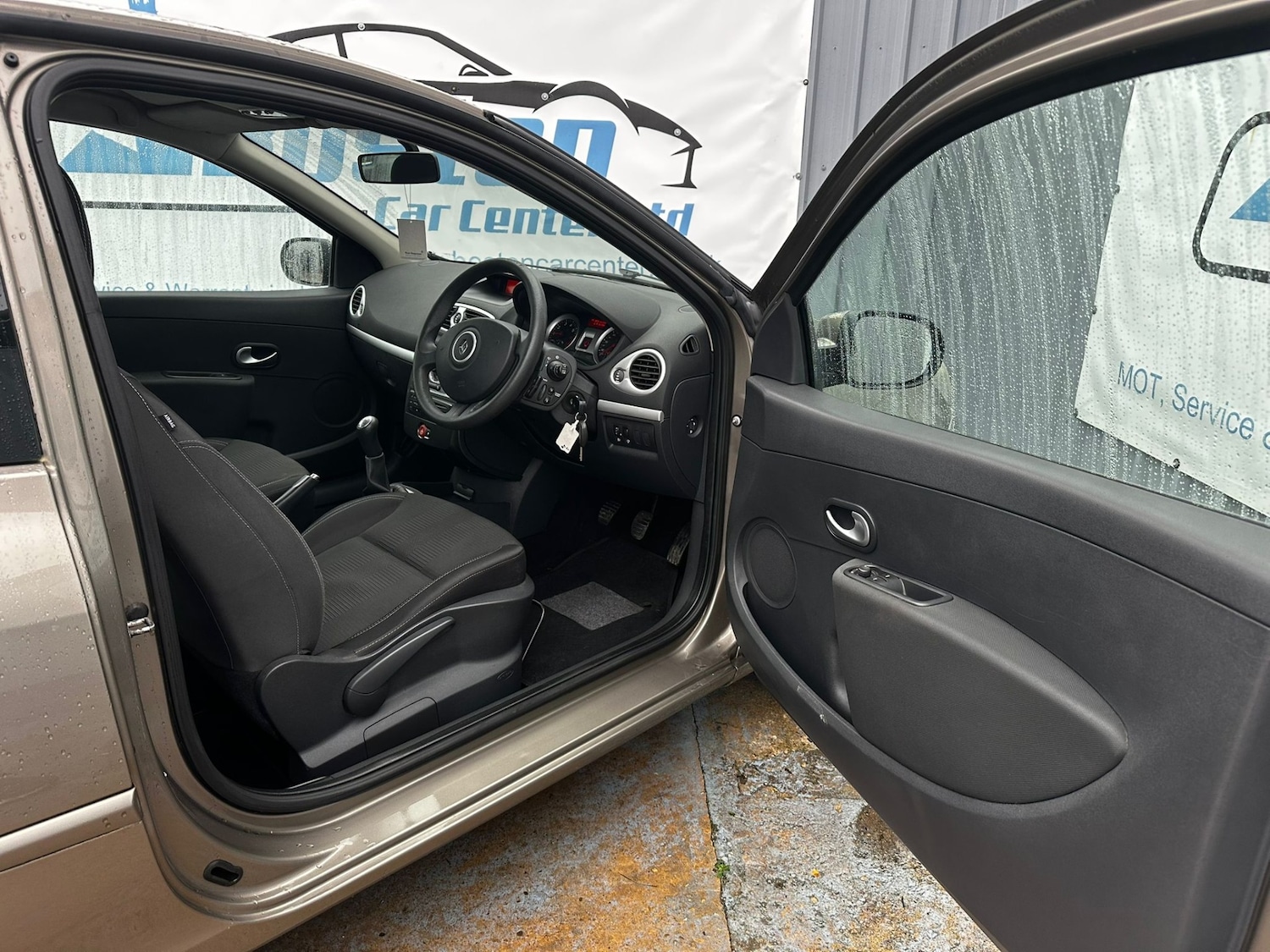 Used Renault Clio 2011 for sale - 76588372: Photo 12