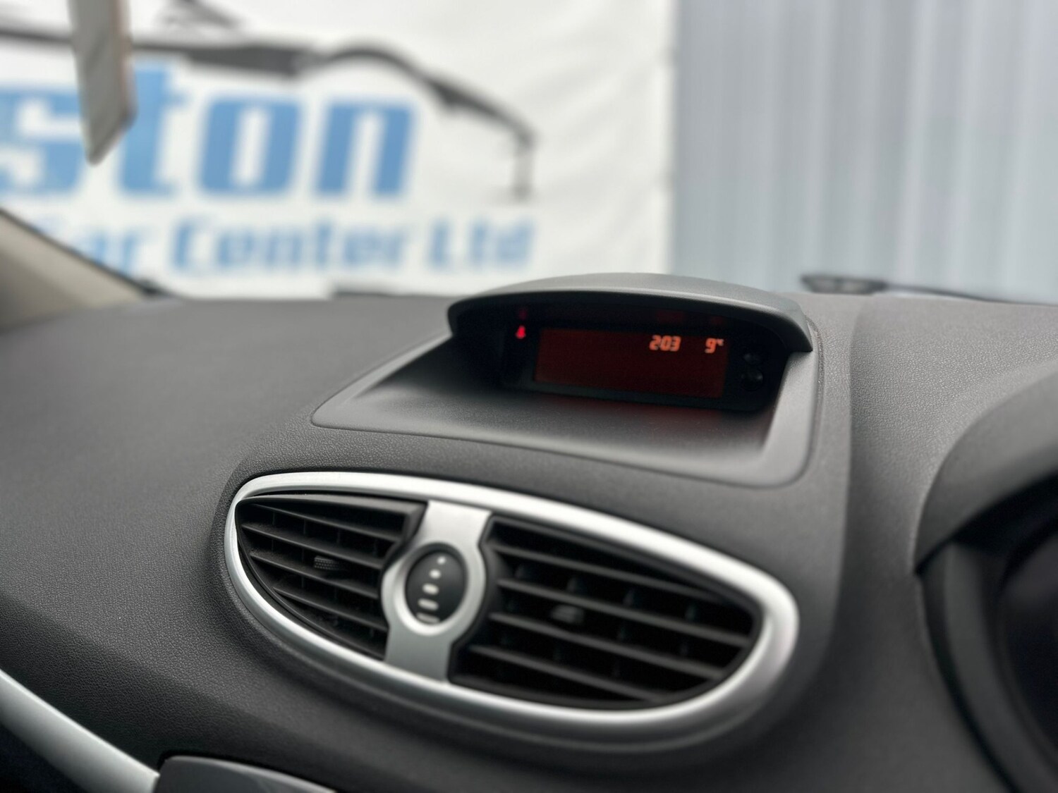 Used Renault Clio 2011 for sale - 76588372: Photo 16