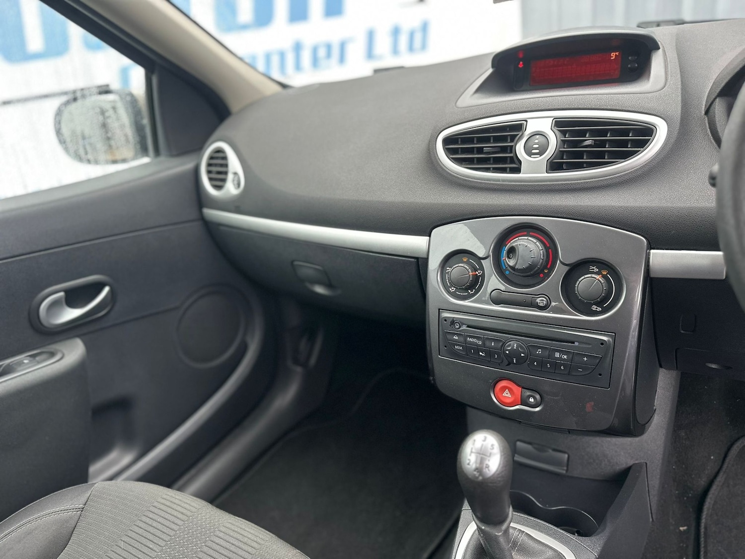 Used Renault Clio 2011 for sale - 76588372: Photo 17