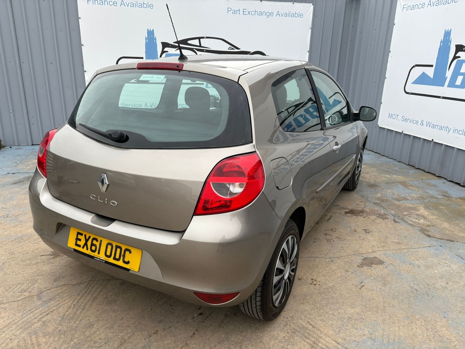 Used Renault Clio 2011 for sale - 76588372: Photo 4