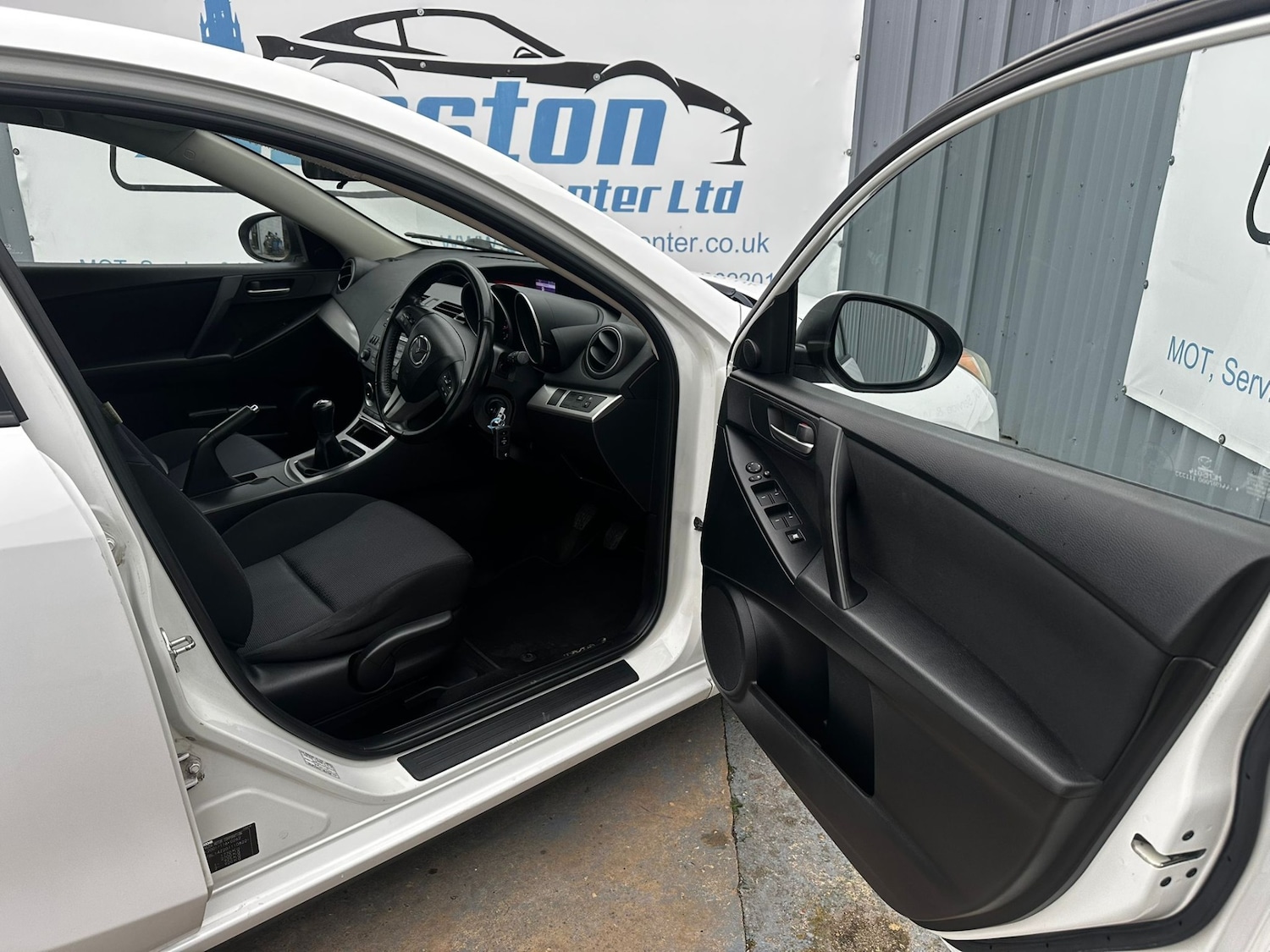 Used Mazda Mazda3 2009 for sale - 76590099: Photo 8